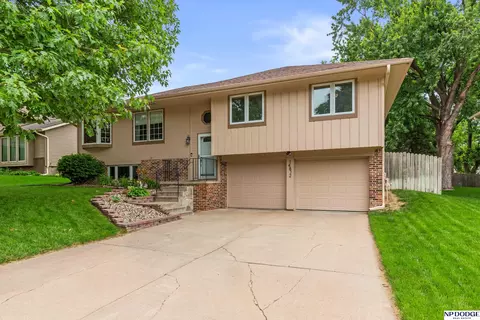 14812 Y Cir, Omaha, NE 68137