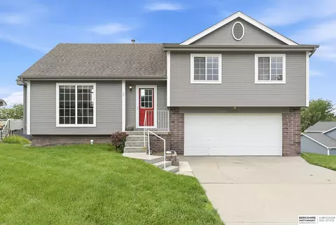 1905 Yorktown St, Bellevue, NE 68123