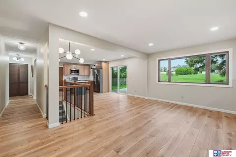 241 Wedgewood Dr, Lincoln, NE 68510