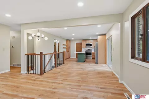 241 Wedgewood Dr, Lincoln, NE 68510
