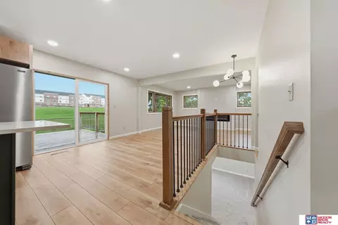 241 Wedgewood Dr, Lincoln, NE 68510