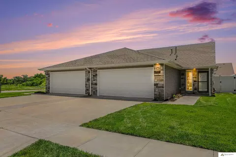 9015 Buckshot Rd, Lincoln, NE 68507