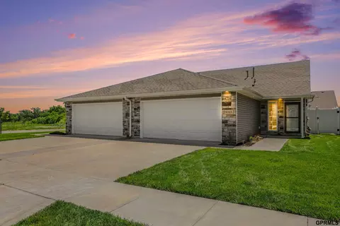 9015 Buckshot Rd, Lincoln, NE 68507