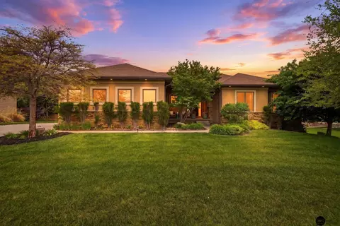 9650 Cotswold Ln, Lincoln, NE 68526