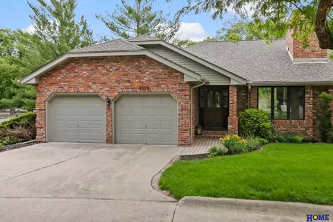 2100 Heritage Pines Ct, Lincoln, NE 68506