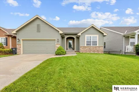 16906 Colony Dr, Omaha, NE 68136