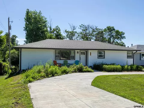 657 N 85 St, Omaha, NE 68114