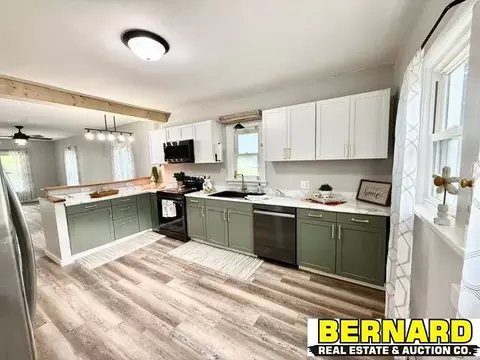 693 N 3rd St, Tecumseh, NE 68450