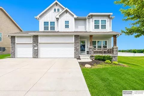 4112 S 213 St, Elkhorn, NE 68022