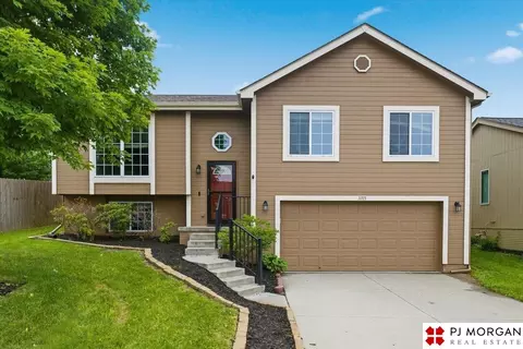 16915 Camden Ave, Omaha, NE 68116