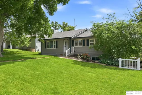 1411 Sunbury Dr, Bellevue, NE 68005