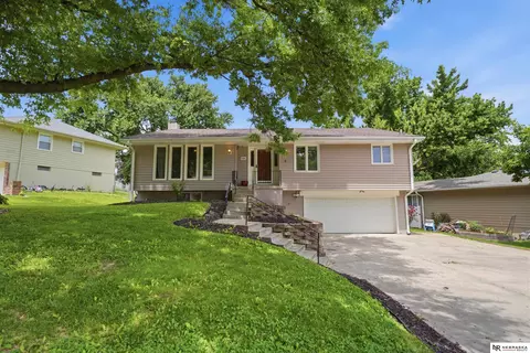 14906 M St, Omaha, NE 68137