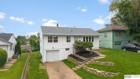 5329 N 47th St, Omaha, NE 68104