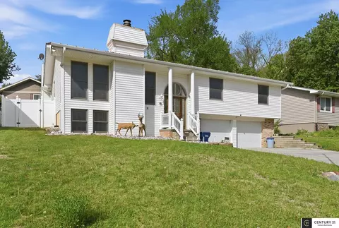 408 Kountze Memorial Dr, Bellevue, NE 68005