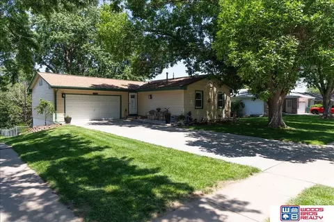 4524 Hallcliffe Rd, Lincoln, NE 68516