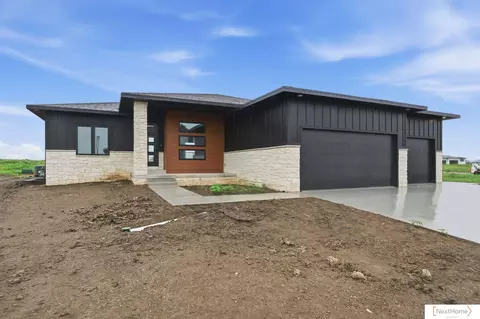 8921 Dragonfly Ln, Lincoln, NE 68526