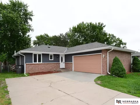 4720 S 56th St, Lincoln, NE 68516