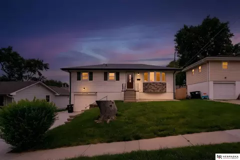 12234 T St, Omaha, NE 68137