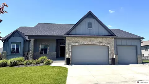 7244 Rebel Dr, Lincoln, NE 68516