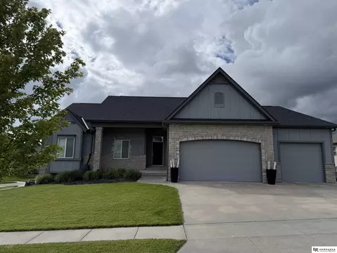 7244 Rebel Dr, Lincoln, NE 68516