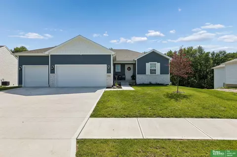 17055 Craig St, Bennington, NE 68007