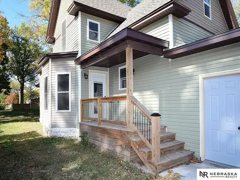 Exterior - 416 N 16th St, Beatrice, NE 68310 photo 3 of 4
