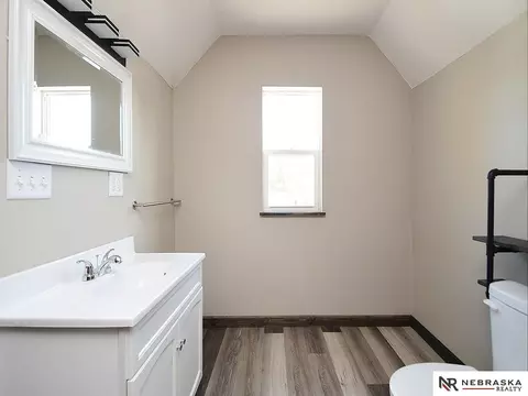 Bath - 416 N 16th St, Beatrice, NE 68310 photo 2 of 2