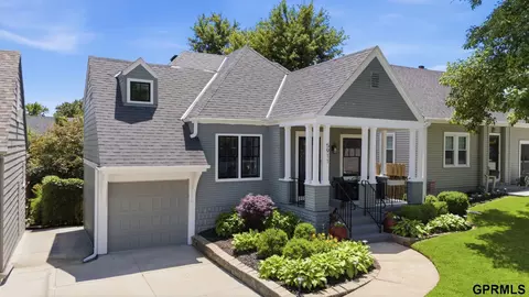 5911 Pierce St, Omaha, NE 68106