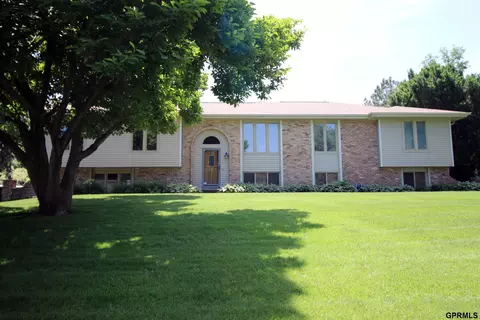 11219 Kentucky Rd, Papillion, NE 68133