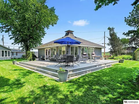 2216 E Lake Dr, Union, NE 68455