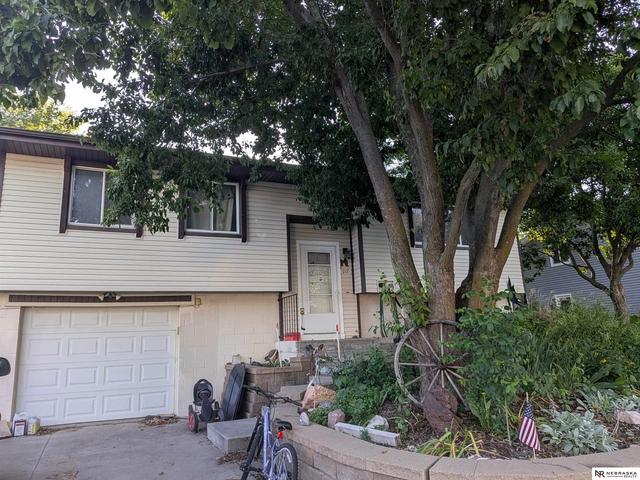 117 Wagon Train Ave, Hickman, NE 68372