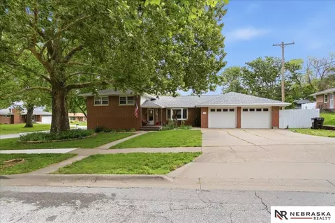 310 Dale Dr, Lincoln, NE 68510