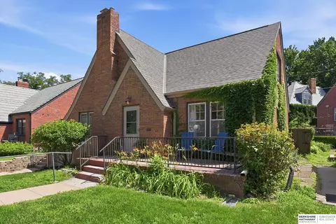 2005 Country Club Ave, Omaha, NE 68104