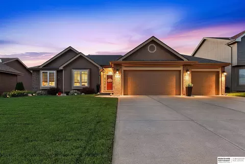 16544 Willow St, Omaha, NE 68136