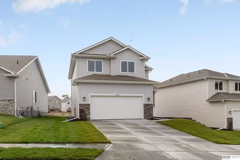 7925 N 94th St, Omaha, NE 68122