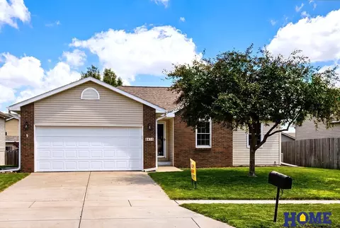 6410 Cornflower Dr, Lincoln, NE 68504