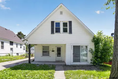 6621 Pinkney St, Omaha, NE 68104
