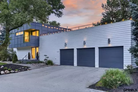 13484 Ogden Plaza Cir, Omaha, NE 68164