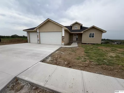 2864 Southern Hills Dr, Blair, NE 68008