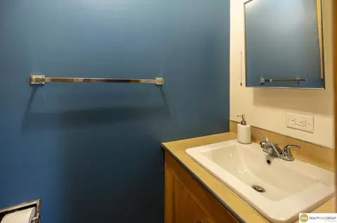 Bath - 2045 Wright St, Blair, NE 68008 photo 5 of 6