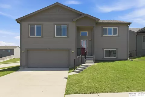 14555 Gilder Ave, Bennington, NE 68007