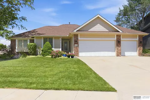15520 Seward St, Omaha, NE 68154