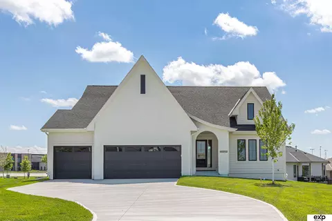 10212 S 180th Avenue Cir, Omaha, NE 68136