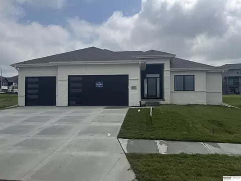 6227 N 210th St, Elkhorn, NE 68022