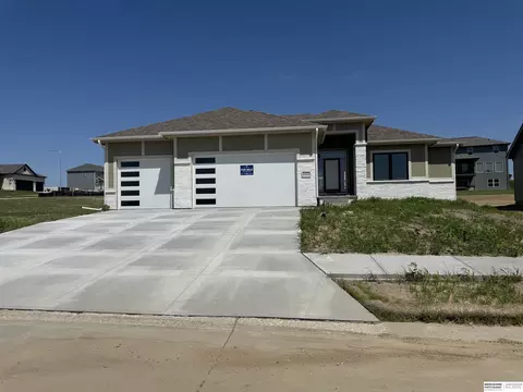 6227 N 210th St, Elkhorn, NE 68022