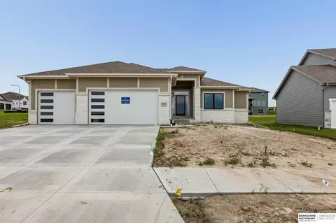 6227 N 210th St, Elkhorn, NE 68022