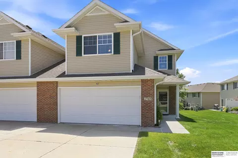 17563 Parker Plz, Omaha, NE 68118