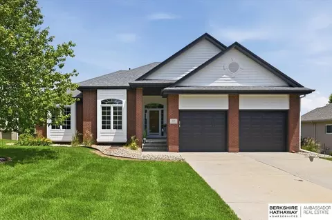 123 Castle Pine Dr, Papillion, NE 68133