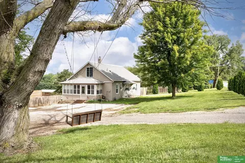 8264 Cedar Island Rd, Bellevue, NE 68147