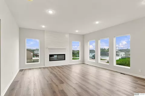 18060 Soldier St, Omaha, NE 68136